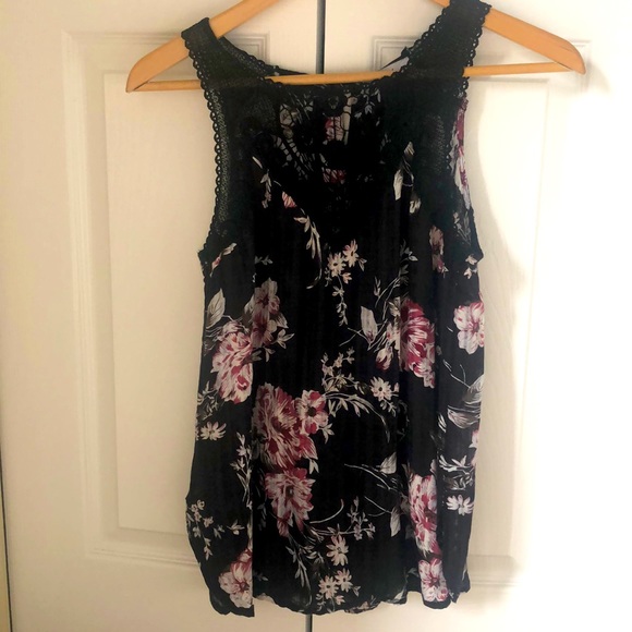 Sleeveless top. - Picture 1 of 10